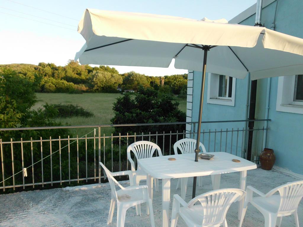 Tom'S House Apartment Skriperon Bagian luar foto