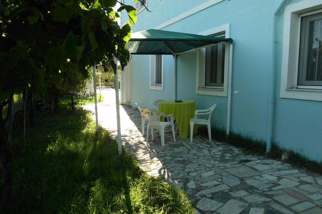 Tom'S House Apartment Skriperon Bagian luar foto